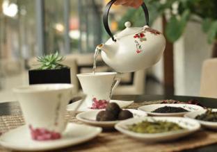 Example of licensed Qi Baishi imagery on ceramic tea ware